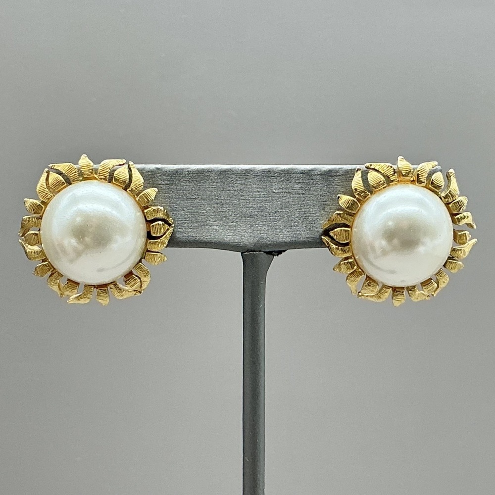 Vintage Napier Earrings Stud Gold Tone Flower Faux Pearl Womens Jewelry 1 Inch